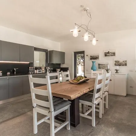 Grey Lux Villa Greuli